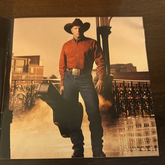 Garth Brooks the Ultimate Hits 3 disc Set - Picture 3 of 16